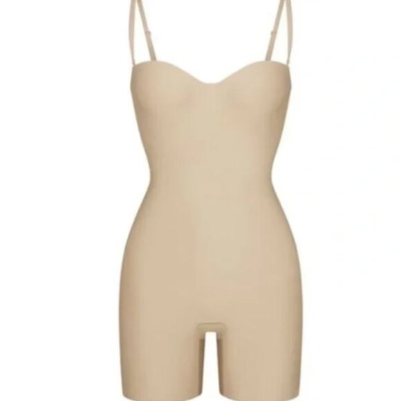 SKIMS Body Underwire Mid Thigh Bodysuit Womens Small Sand Sculpt Shapewear NEW - Picture 2 of 9